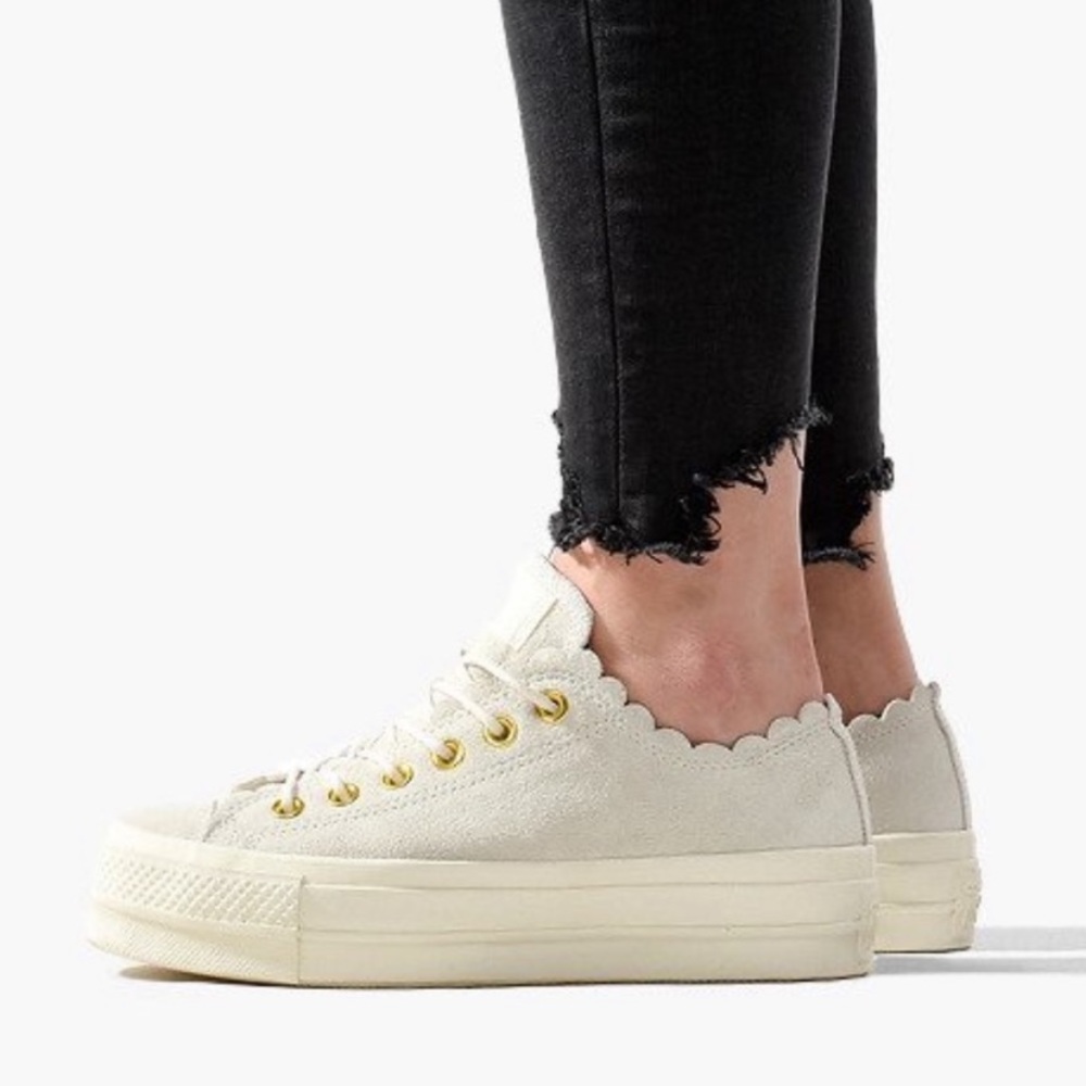 Converse AllStars Frilly Thrills Scallop Platform